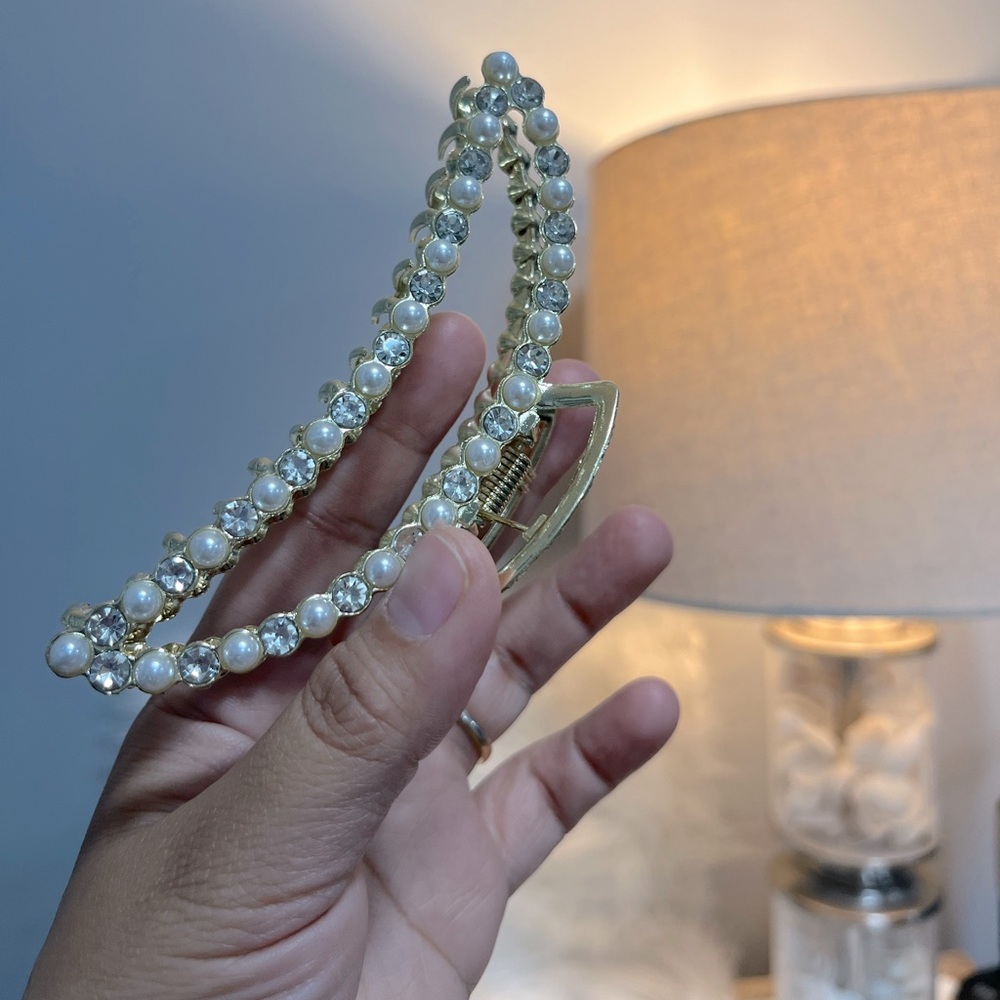 Elegant Pearl and Gold Hair Clip